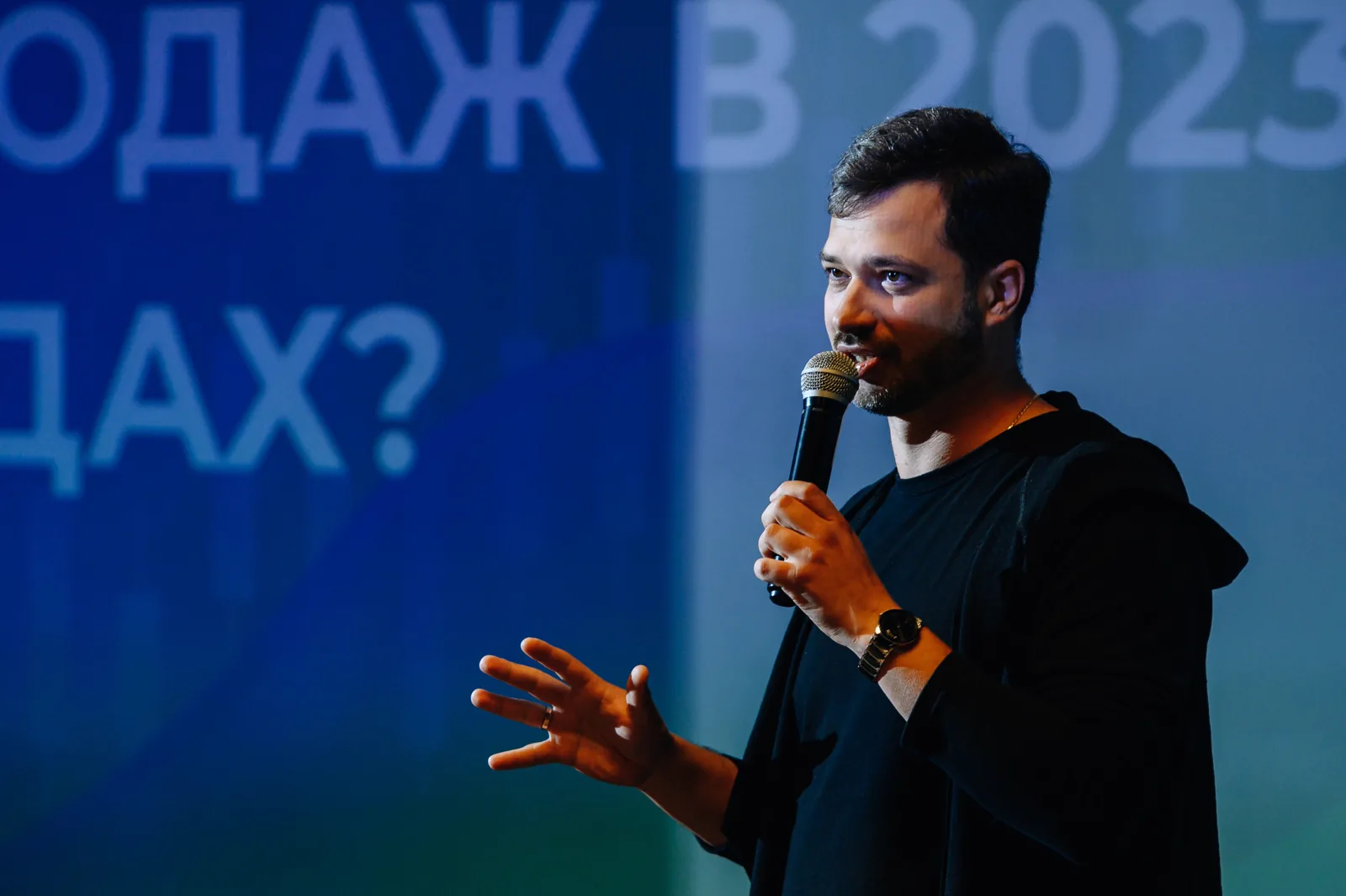 Александр Лебедев отвечает на вопросы со сцены